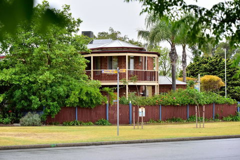 Anchorage Guest House And Self-contained Accommodation - Tourism Canberra 0