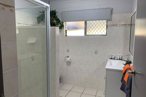 Andergrove Home With A Garden View-Wi-fi & Netflix - Tourism Canberra 3