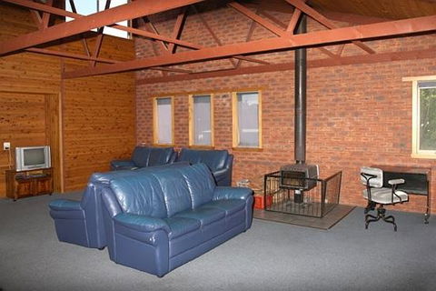 Apollo Bay Backpackers Lodge - Tourism Canberra 1