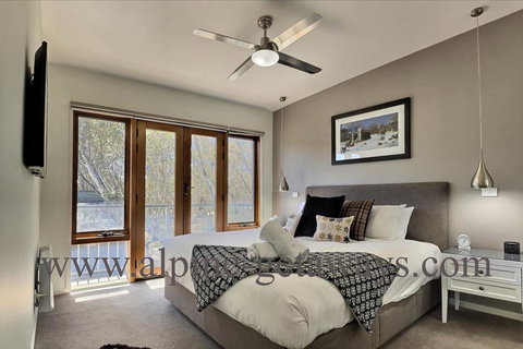 Apres - Tourism Canberra 1