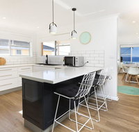 Aqua Palm with Sweeping One Mile Views - Tourism Canberra