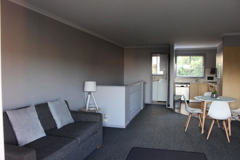 Aqualuna Apartments - Tourism Canberra 3