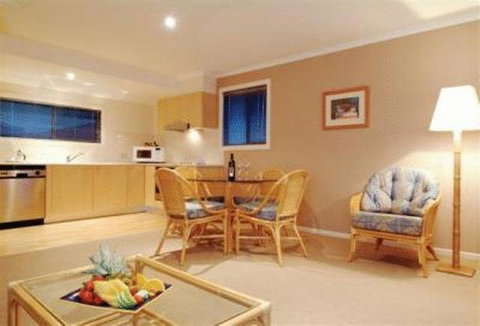 Aqualuna Beach Resort - Tourism Canberra 2