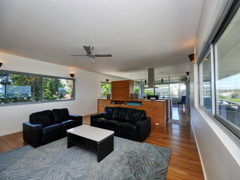Architectural Design On The Beach - Tourism Canberra 0