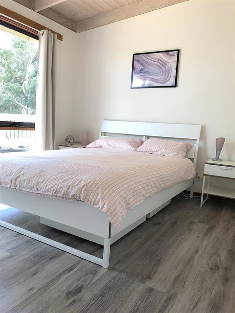 Ariel's Beach House - Tourism Canberra 3