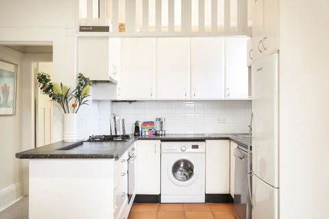 Art Deco Oasis Minutes From The City - Tourism Canberra 3