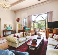 Arty Warehouse Apartment - stroll to South beach - Tourism Canberra