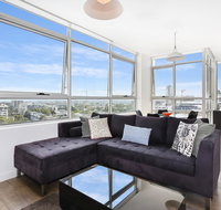 As the Sun Sets - Modern and Spacious 2BR Zetland Apartment Facing the Setting Sun - Tourism Canberra