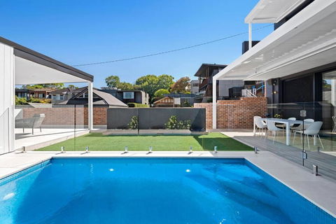 Luxury NEW 5BDRM Oasis With Heated Pool - Tourism Canberra 0