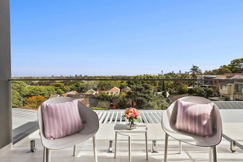 Luxury NEW 5BDRM Oasis With Heated Pool - Tourism Canberra 2