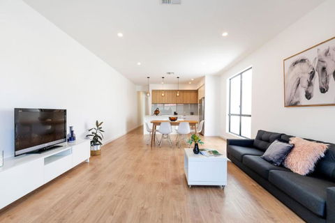 Luxury Private Ensuite Room Close To Airport,City, Genelg Beach - Tourism Canberra 3