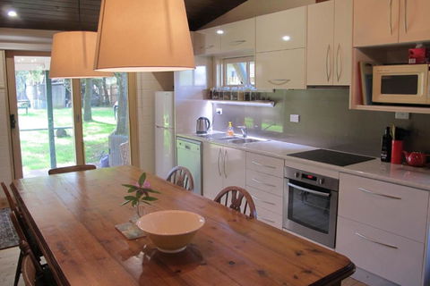 Lynden Cottage - Built 1884 In The Heart Of Town - Tourism Canberra 3