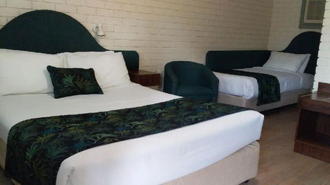 Macquarie Valley Motor Inn - Tourism Canberra 3