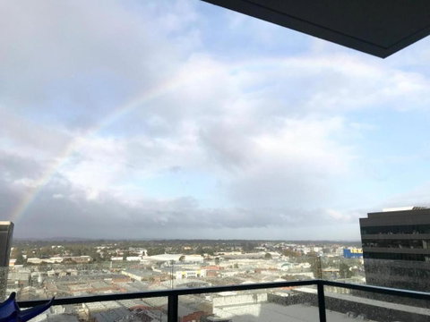 M-city Shopping Center Apartment - Executive Twin King Ensuites - Fully Equipped - Free Parking, Fast Wifi, Smart TV, Netflix, Complementary Drinks & Amenities - Clayton 3168 - Tourism Canberra 2