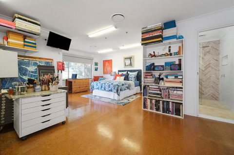 Marche Home Stay, Immaculate Presentation, Private & Relaxing - Tourism Canberra 1