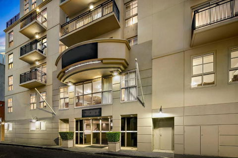 Melbourne Carlton Central Apartment Hotel Official - Tourism Canberra 1