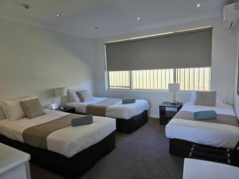 Merivale Motel - Tourism Canberra 1