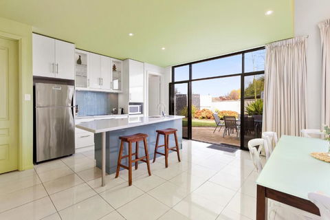 Merlot Verdelho Townhouses - Tourism Canberra 3