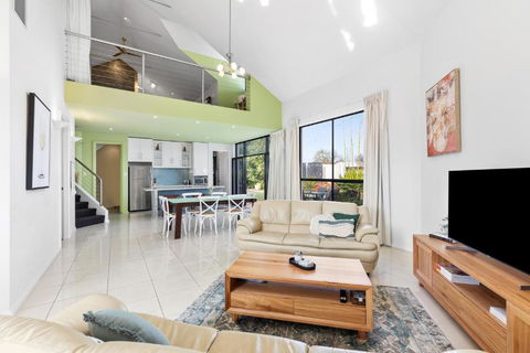 Merlot Verdelho Townhouses - Tourism Canberra 0