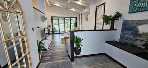 MOOLOOLABA CANAL HOME - Modern 4Bedroom With Spa, Sauna And Private Pontoon - NEW Proprietor 2024 - Tourism Canberra 2