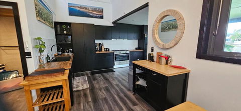 MOOLOOLABA CANAL HOME - Modern 4Bedroom With Spa, Sauna And Private Pontoon - NEW Proprietor 2024 - Tourism Canberra 3