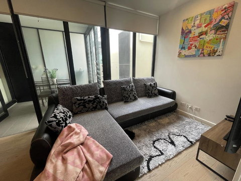 Modern 1BD Apt W Free Parking In Central Brunswick - Tourism Canberra 3