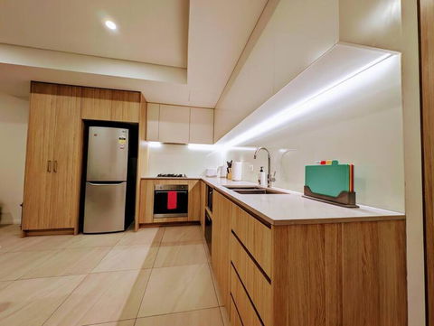 Modern 2 Bedroom Apartment Close To All Amenities! - Tourism Canberra 2