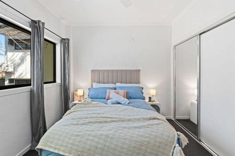 Modern Apartment In The Heart Of Norman Park - Tourism Canberra 0
