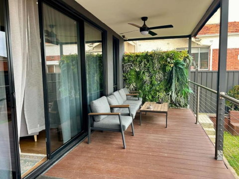 Modern Home - Gr8 4 Groups - Tourism Canberra 2