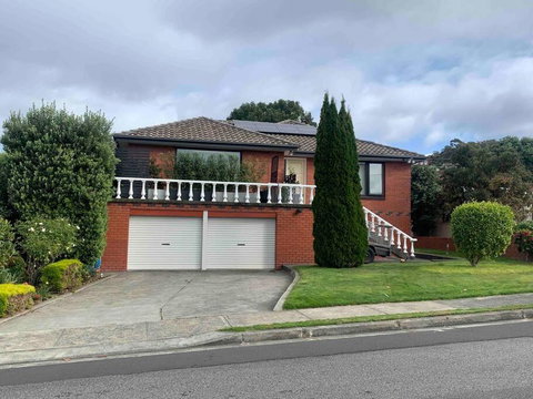 Modern Light Filled Home Near Beaches - Tourism Canberra 0