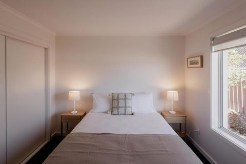 Modern Refurbished Unit In Charming Bellerive - Tourism Canberra 3