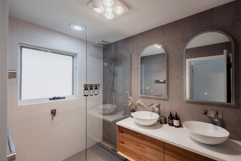 Modern Refurbished Unit In Charming Bellerive - Tourism Canberra 1
