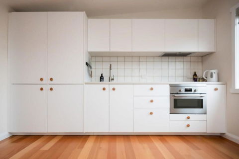 Modern Self Contained Unit Views Parking And WiFi - Tourism Canberra 2