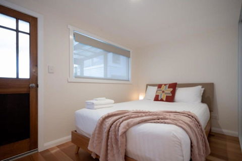 Modern Self Contained Unit Views Parking And WiFi - Tourism Canberra 3