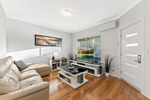 Modern Scarborough Townhouse - Tourism Canberra 1