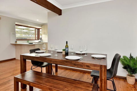 NEW PropertyBreezy Bayside Haven At Brightwaters - Tourism Canberra 3