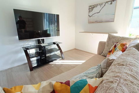 New And Cozy 2 Bedrooms Granny Flat With Aircon & Pool - Tourism Canberra 1