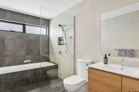 Mountain View Villa-close To Shops-10min To CBD - Tourism Canberra 1