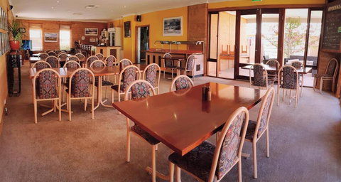 Mud Hut Motel - Tourism Canberra 2