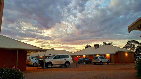 Mud Hut Motel - Tourism Canberra 1