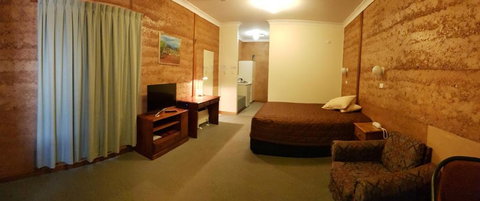 Mud Hut Motel - Tourism Canberra 0
