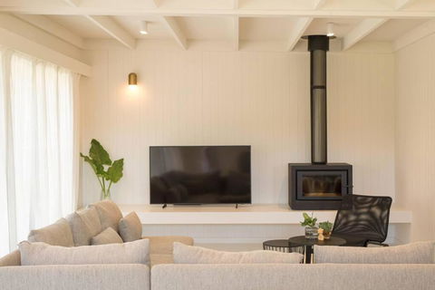 MY MALUA An Architects Own Beach House - Tourism Canberra 0