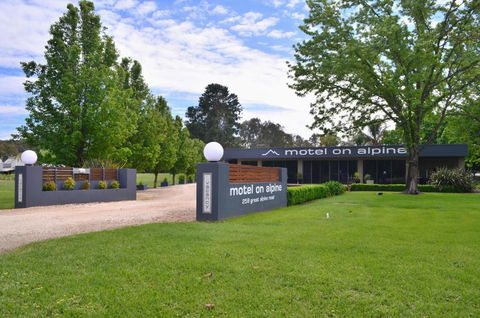 Myrtleford Motel On Alpine - Tourism Canberra 1