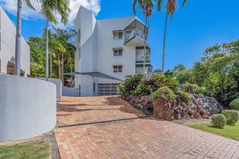 NEW! 2BR Whitsundays Oasis W/ Ocean Views - Tourism Canberra 3