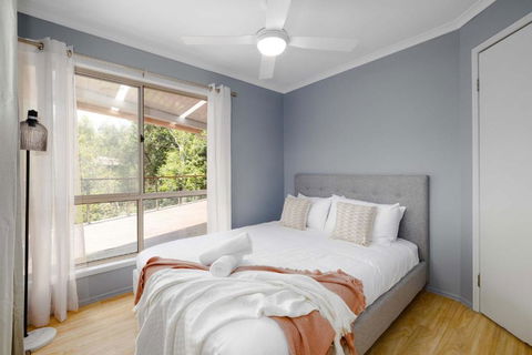 NEW 3BR Serene Creekside Retreat In Helensvale - Tourism Canberra 2