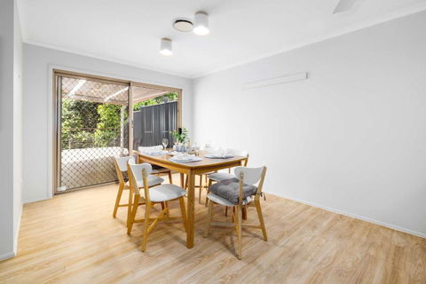 NEW 3BR Serene Creekside Retreat In Helensvale - Tourism Canberra 3