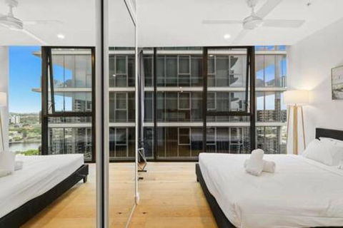NEW Centrally Located High Level Studio Apartment - Tourism Canberra 1
