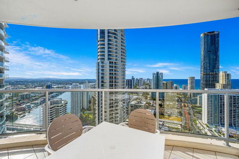 NEW Chevron Ocean Views Central Surfers. - Tourism Canberra 1