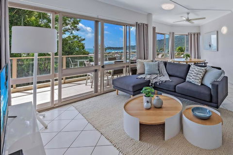 NEW! Gorgeous 2BR Apartment With Stunning Ocean Views! - Tourism Canberra 0