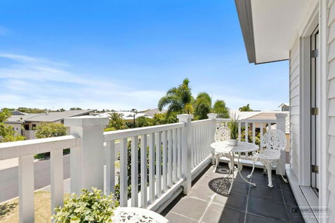 NEW HAVEN - Garden View Balcony - Tourism Canberra 0